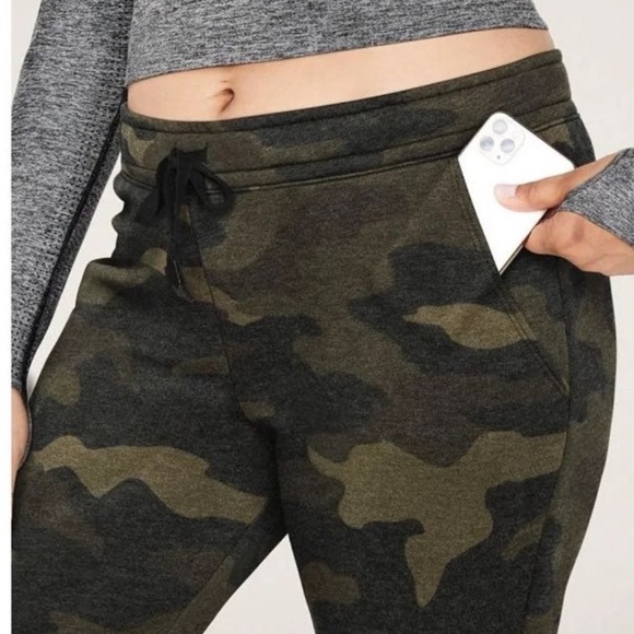 Pink Victoria secret camo joggers - Picture 11 of 13